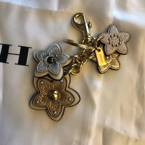 NEW Coach bag charm keyring gold silver white metallic leather flower & dustbag